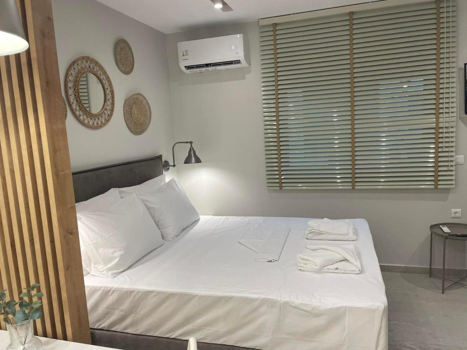 Armonia Small Luxury Apartments Jerápetra Szoba fotó